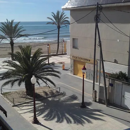 Hostal Cubelles Konukevi 3*