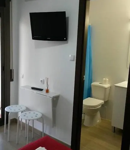 Hostal Cubelles Konukevi