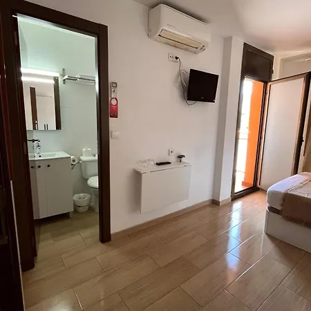 Guest house Hostal Cubelles 3*