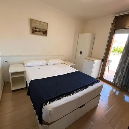 Hostal Cubelles 3* Cubelles