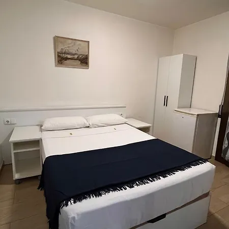 Hostal Cubelles Guest house